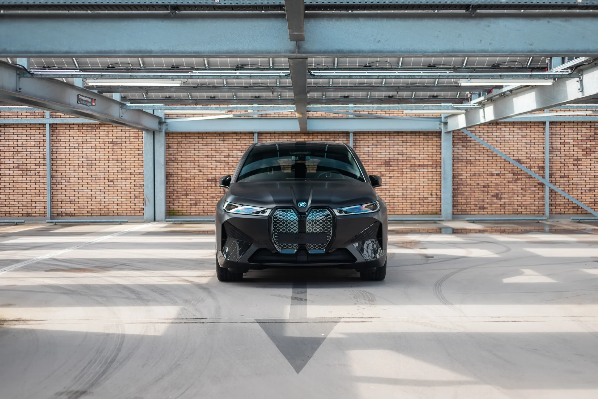Carwrap BMW IX PWF Matte Obsidian Black Addit Signmakers 1 carwrap bmw ix