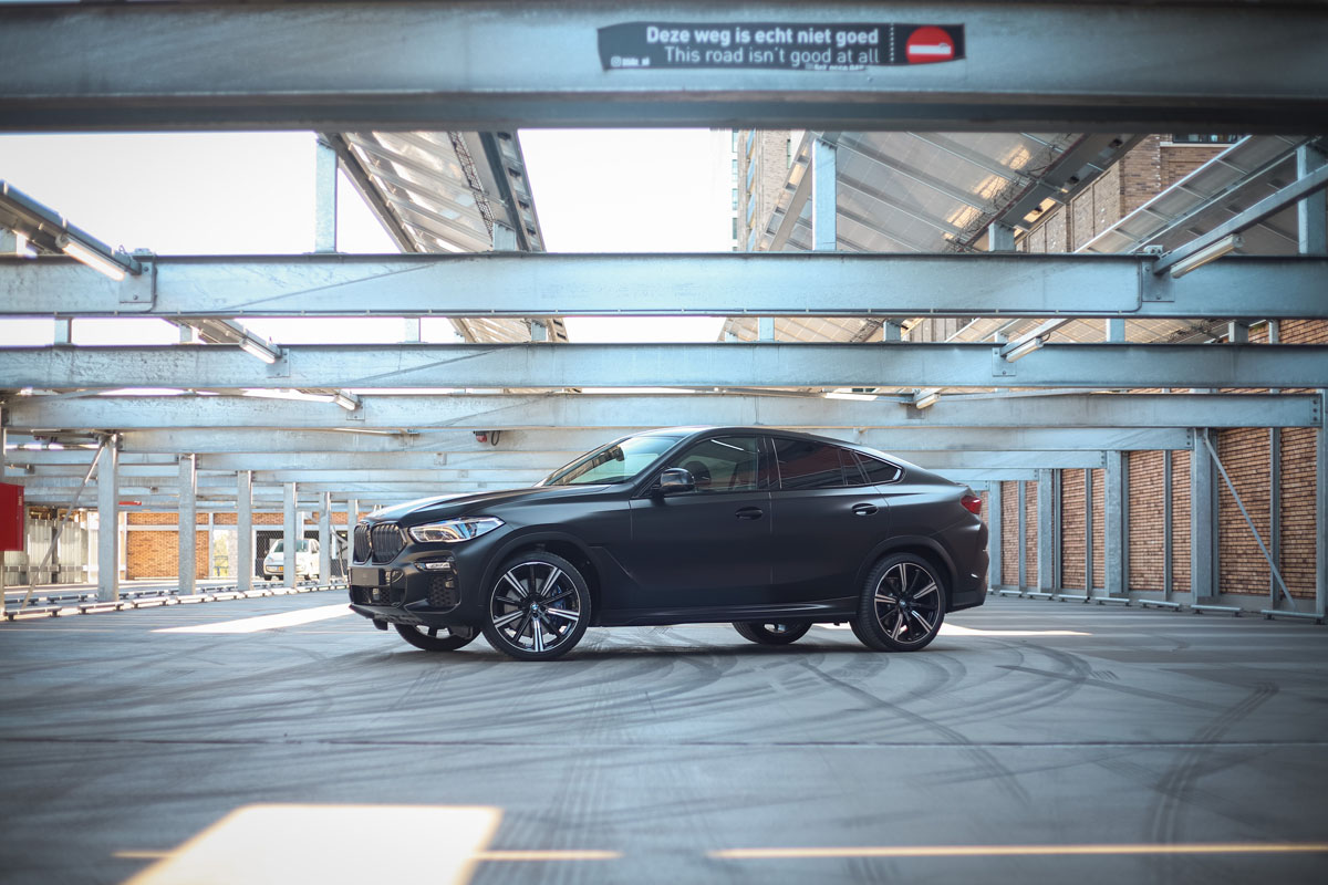 Carwrap BMW X6 M40i 2021 Satin Black Addit Signmakers Eindhoven 4 Carwrap BMW X6 Eindhoven