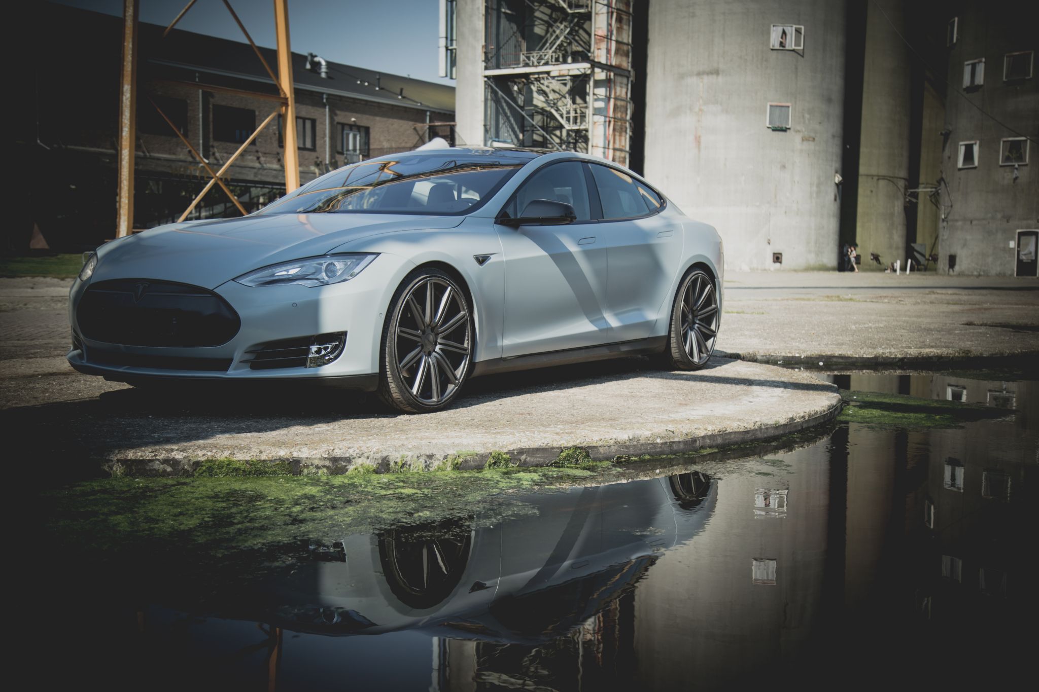 Carwrap Tesla Model S Satin Battleship Grey Veghel