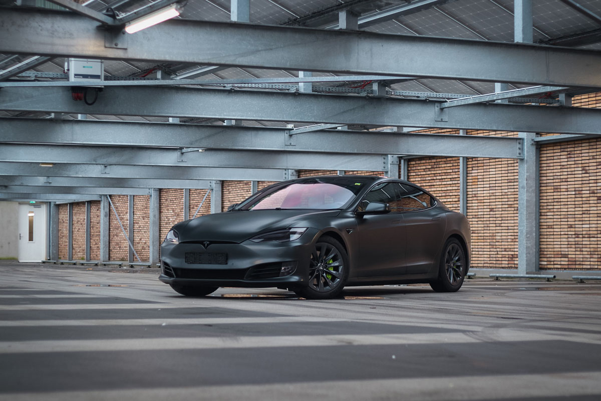 Carwrap Tesla Model S Satin Metalic Black Rock Grey Acid Green Remklauwen 18 Wrappen Tesla Model S