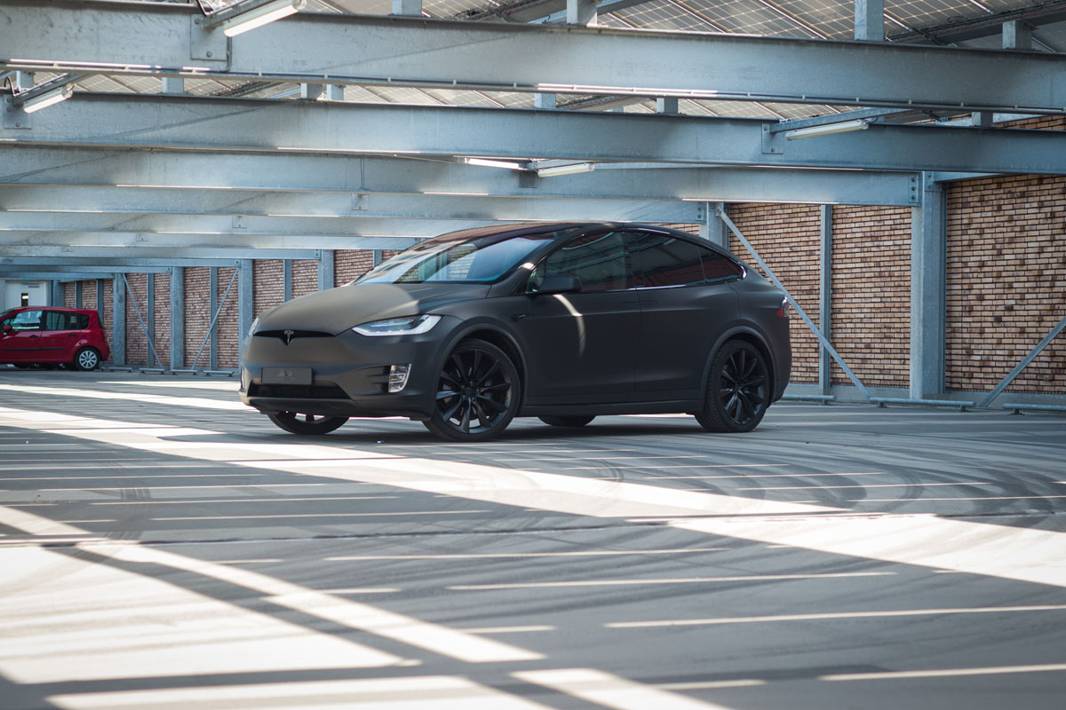 Carwrap Tesla Model X 3M Matte Deep Black Tesla Plaid Wrappen