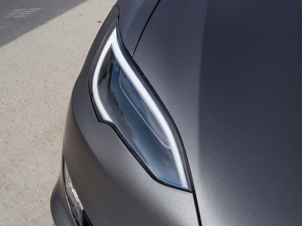 Tesla Model S Carwrap Addit Signmakers Eindhoven Satin Charcoal Avery Koplampen Tinten