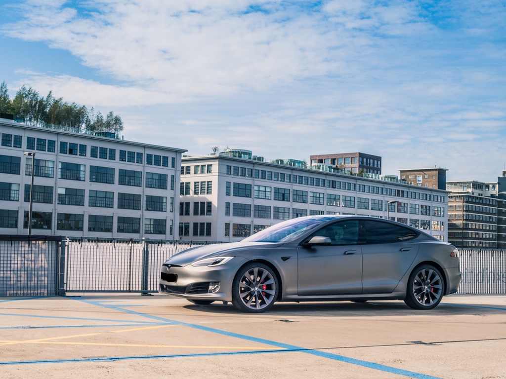 Tesla Model S P100d Carwrap Addit Signmakers Eindhoven Satin Charcoal Avery 3M 7 Carwrap Tesla Model S Satin Dark Grey