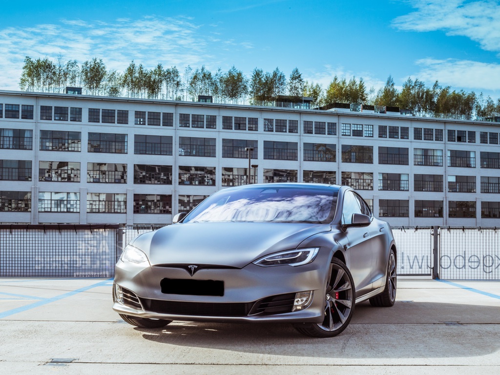 Tesla Model S Carwrap Eindhoven Avery Satin Charcoal
