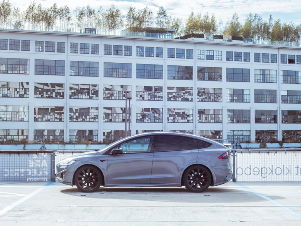 Tesla Model X Carwrap Addit Signmakers Eindhoven Nardo Grey Avery 3M 6 Carwrap Tesla Model X Nardo Grey