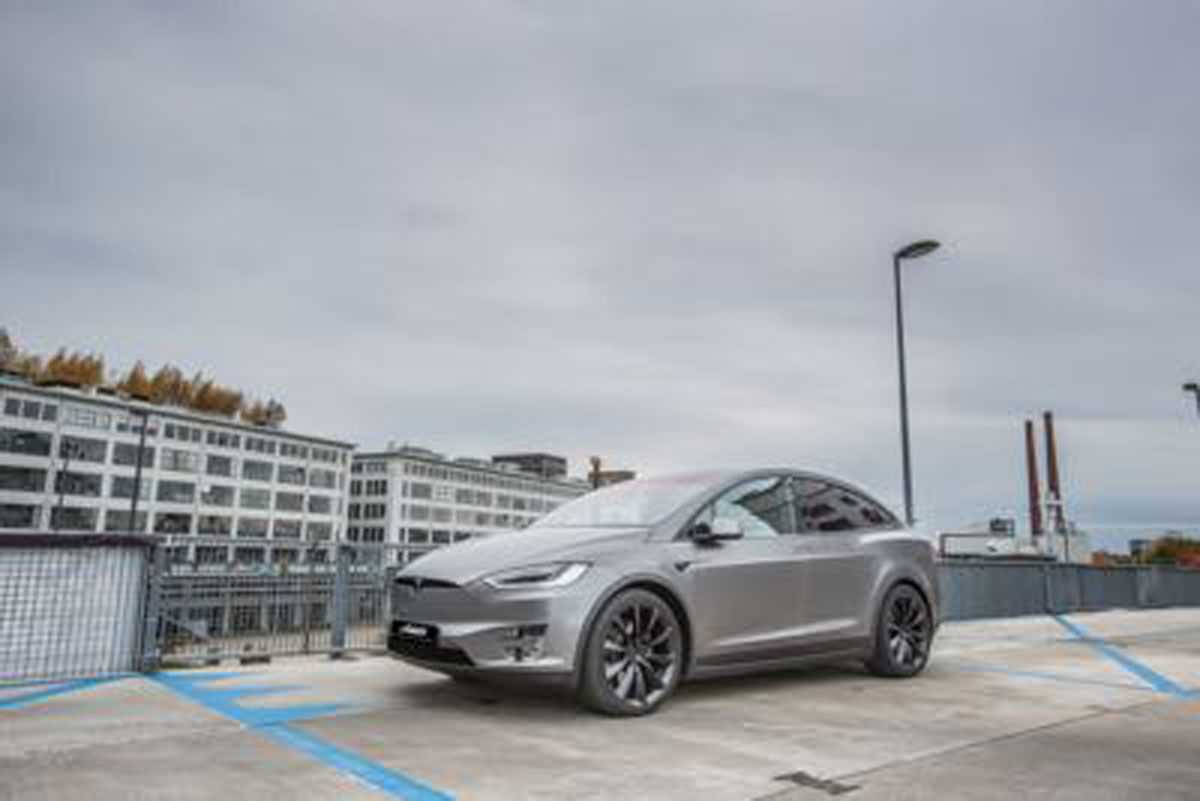 Tesla Model X Carwrap Addit Signmakers Eindhoven Satin Charcoal Grey Avery 3M 2 Tesla carwrap eindhoven
