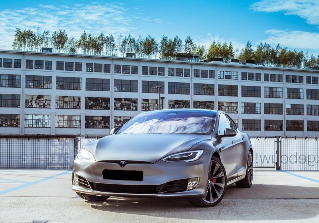 Tesla Model S Carwrap Eindhoven Avery Satin Charcoal